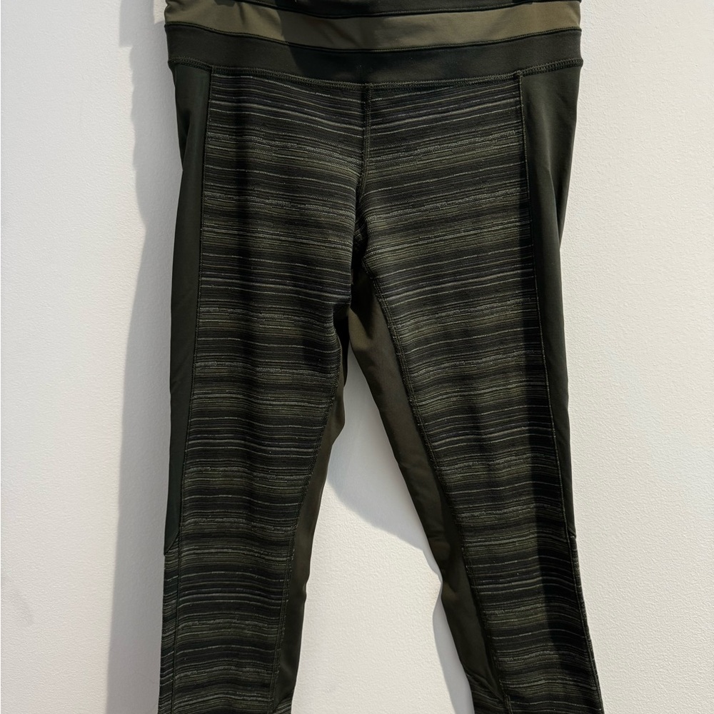 Green Lululemon 21” leggings